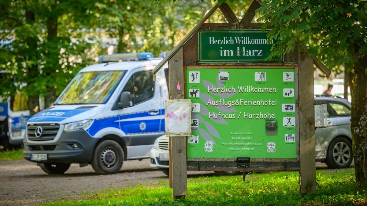 Das Verbot der rechtsextremistischen „Artgemeinschaft“ hat am Mittwoch auch in Thüringen einen Großeinsatz der Polizei ausgelöst.