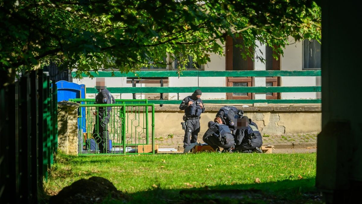 Das Verbot der rechtsextremistischen „Artgemeinschaft“ hat am Mittwoch auch in Thüringen einen Großeinsatz der Polizei ausgelöst.