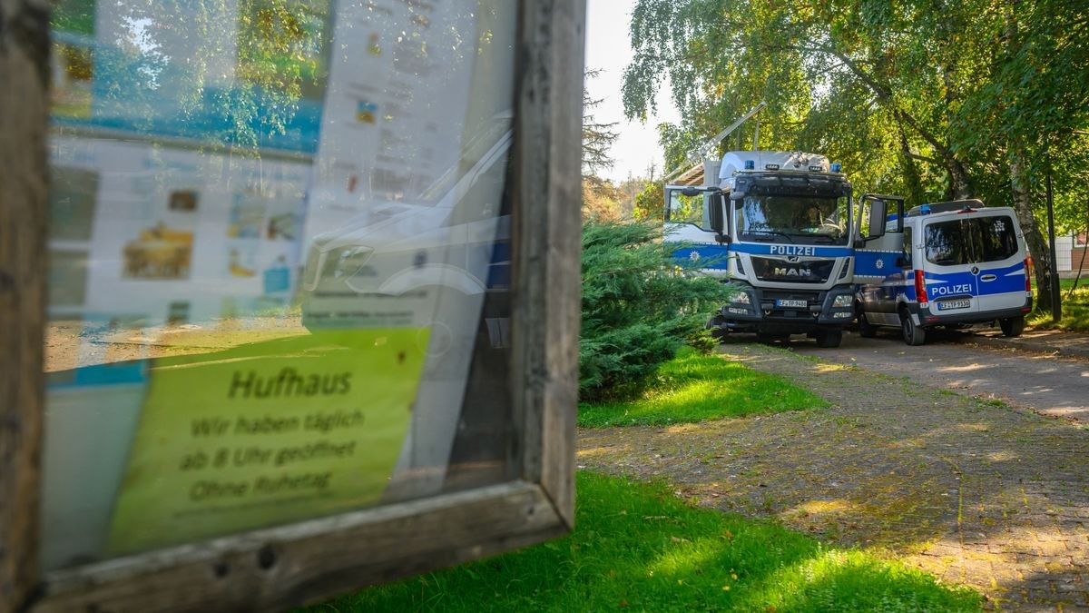 Das Verbot der rechtsextremistischen „Artgemeinschaft“ hat am Mittwoch auch in Thüringen einen Großeinsatz der Polizei ausgelöst.