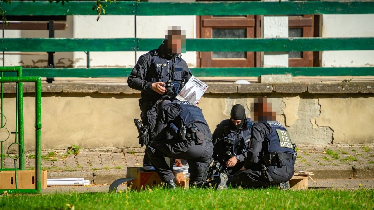 Das Verbot der rechtsextremistischen „Artgemeinschaft“ hat am Mittwoch auch in Thüringen einen Großeinsatz der Polizei ausgelöst.