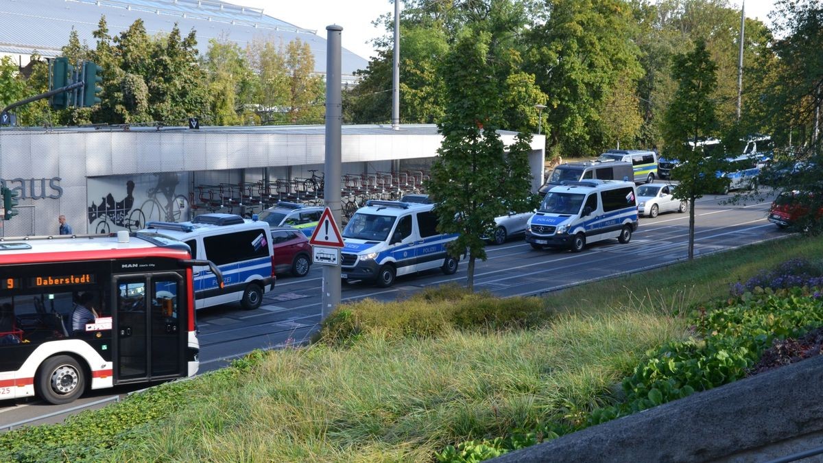 Weitere Bilder von der Ankunft der Fans vor dem Thüringen-Derby.