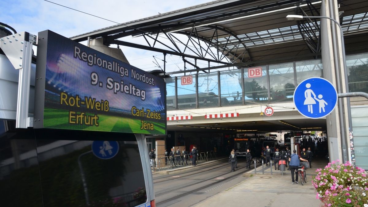 Weitere Bilder von der Ankunft der Fans vor dem Thüringen-Derby.