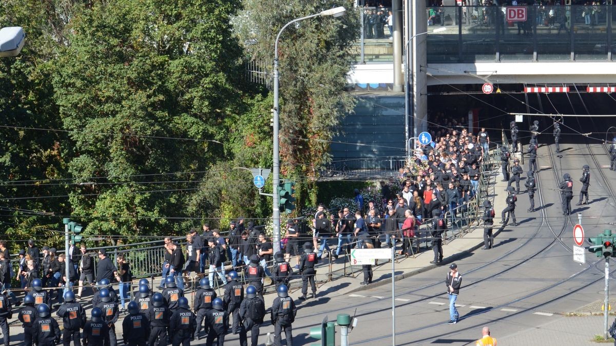 Weitere Bilder von der Ankunft der Fans vor dem Thüringen-Derby.