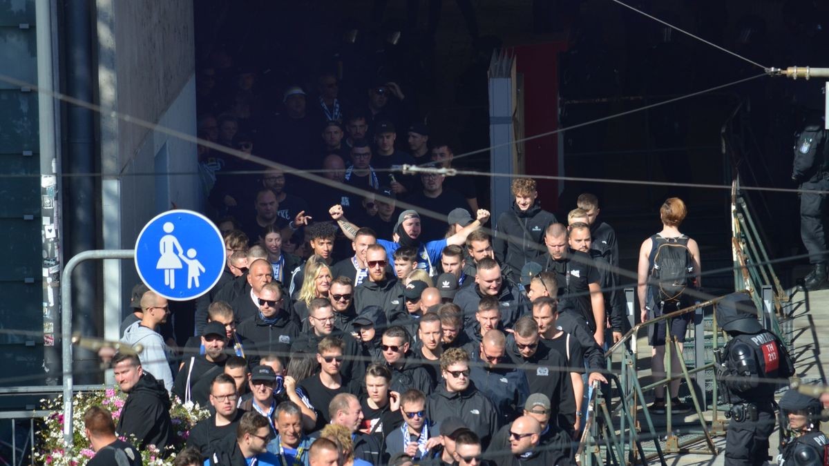 Weitere Bilder von der Ankunft der Fans vor dem Thüringen-Derby.