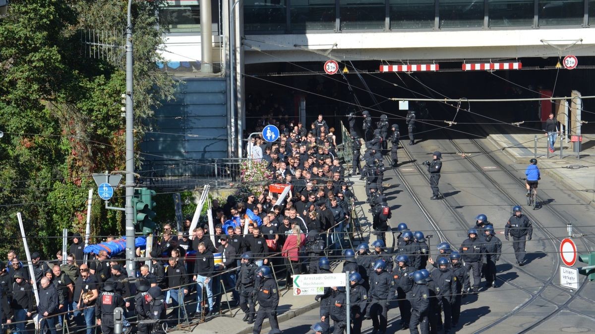 Weitere Bilder von der Ankunft der Fans vor dem Thüringen-Derby.