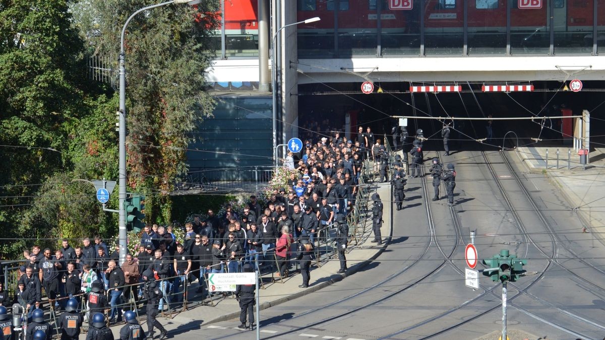 Weitere Bilder von der Ankunft der Fans vor dem Thüringen-Derby.