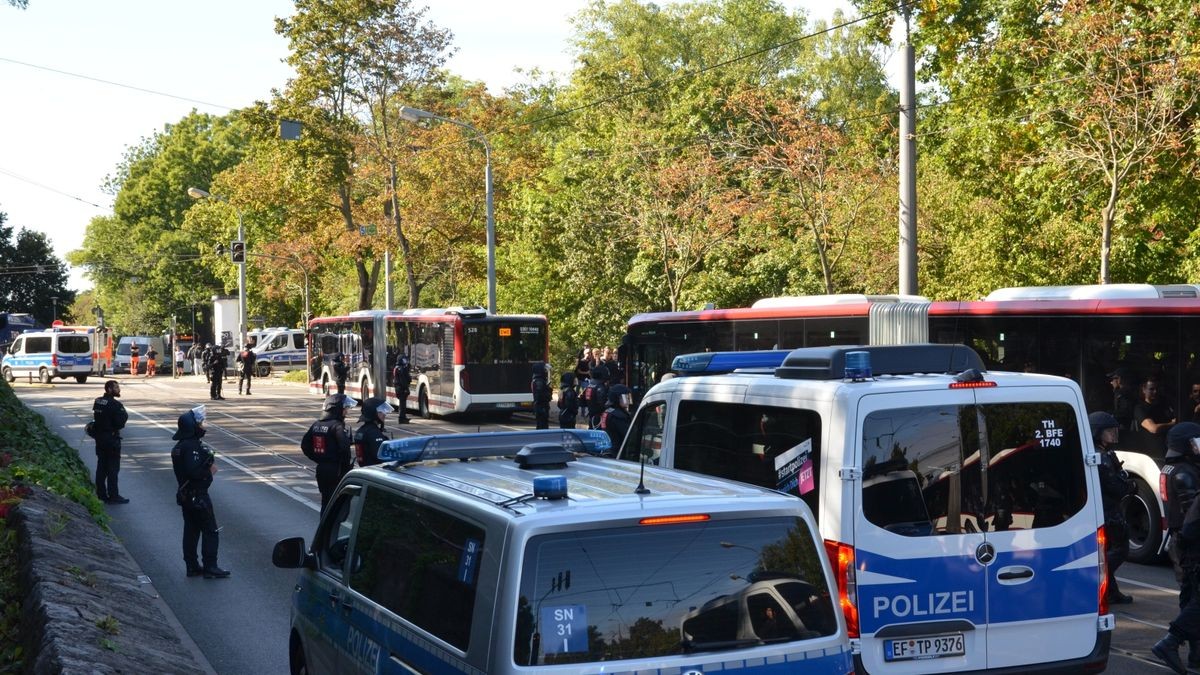 Weitere Bilder von der Ankunft der Fans vor dem Thüringen-Derby.