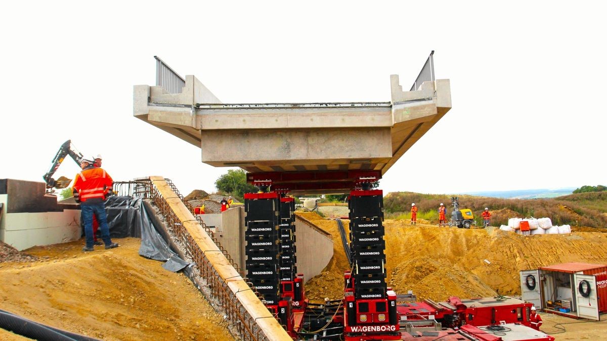 Als zehnte der 31 Brücken für die Ortsumgehung von Mühlhausen wurde jetzt die Bahnbrücke zwischen Ammern und Reiser fertiggestellt.