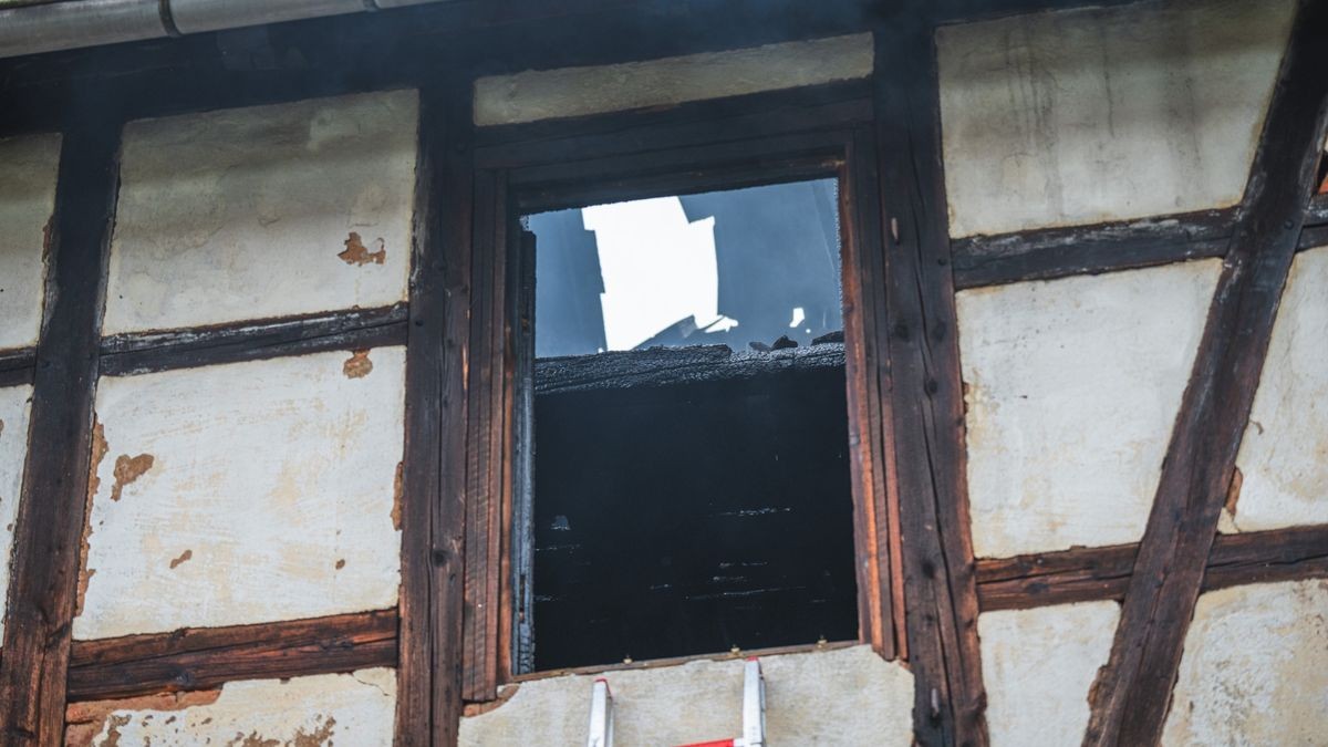 Am Samstagnachmittag ist auf dem Rittergut in der Gemeinde Endschütz (Landkreis Greiz) ein Feuer ausgebrochen.