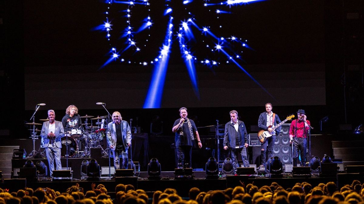 Unter dem Motto „30 Jahre – 30 Hits – 30 Städte“ präsentieren Die Prinzen live das Beste aus drei Jahrzehnten Bandgeschichte. Ein Abend voller Überraschungen und Hits lockten am Samstagabend die Fans in der Erfurter Messehalle.