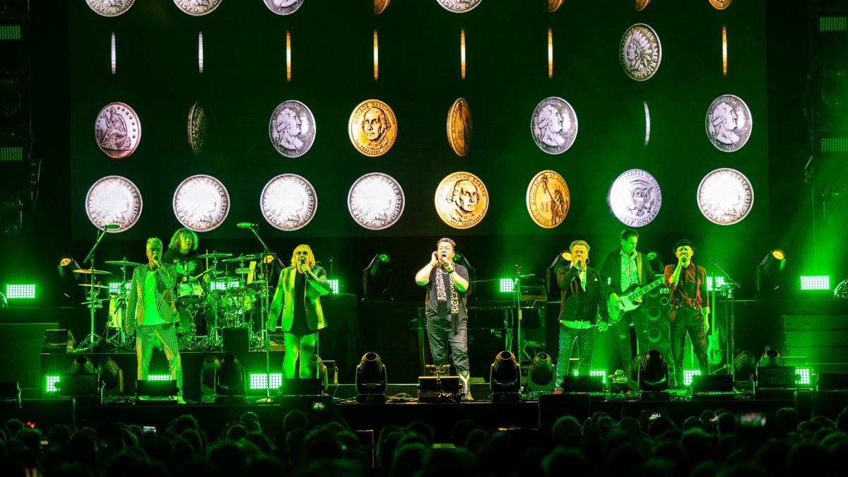 Unter dem Motto „30 Jahre – 30 Hits – 30 Städte“ präsentieren Die Prinzen live das Beste aus drei Jahrzehnten Bandgeschichte. Ein Abend voller Überraschungen und Hits lockten am Samstagabend die Fans in der Erfurter Messehalle.