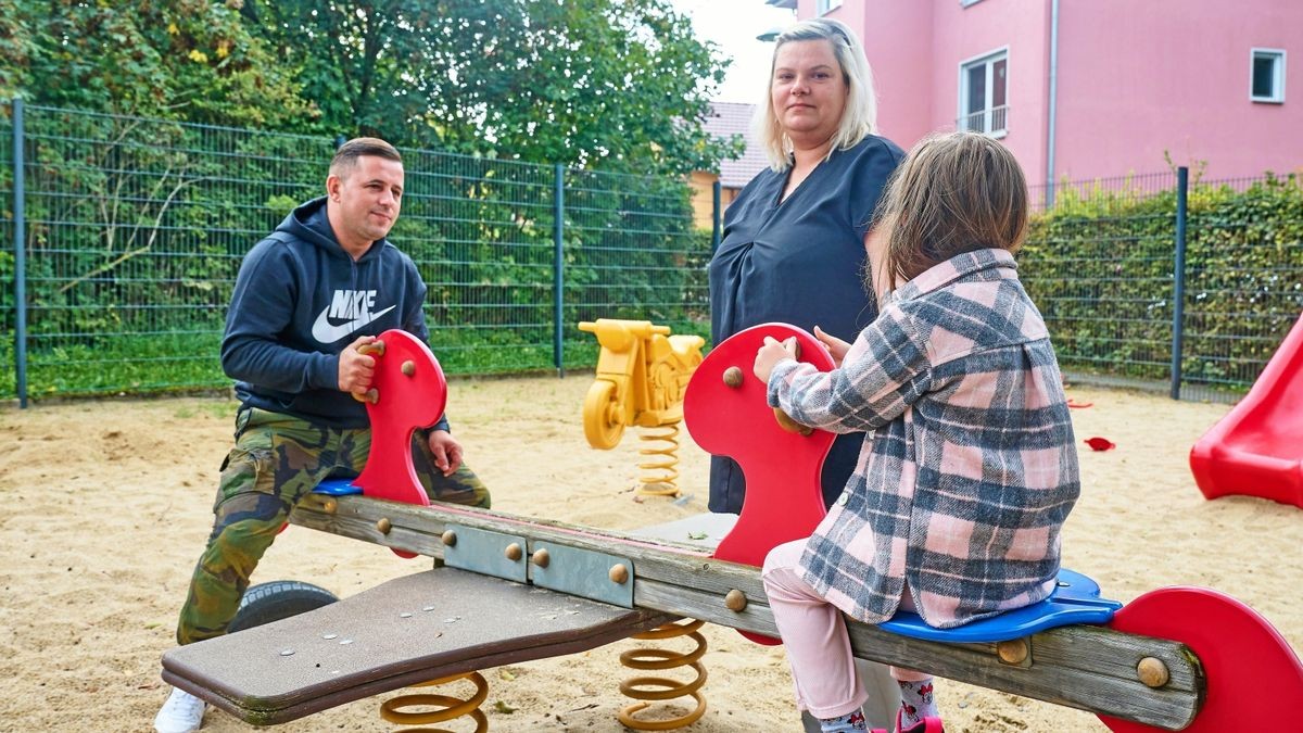 Sali Ibishi und Jennifer Haun sind verzweifelt. Die Eltern der 7-jährigen Helene aus Bad Langensalza versuchen bislang vergebens eine Schulbegleitung für ihre schwerkranke und trotzdem lebensfrohe Tochter zu bekommen.