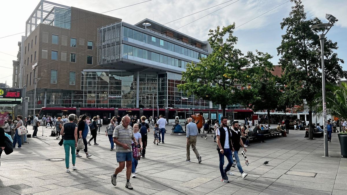 Der Anger am Mittwoch. Die Erfurter wünschen in der Innenstadt mehr Parkplätze, aber auch mehr autofreie Zonen.