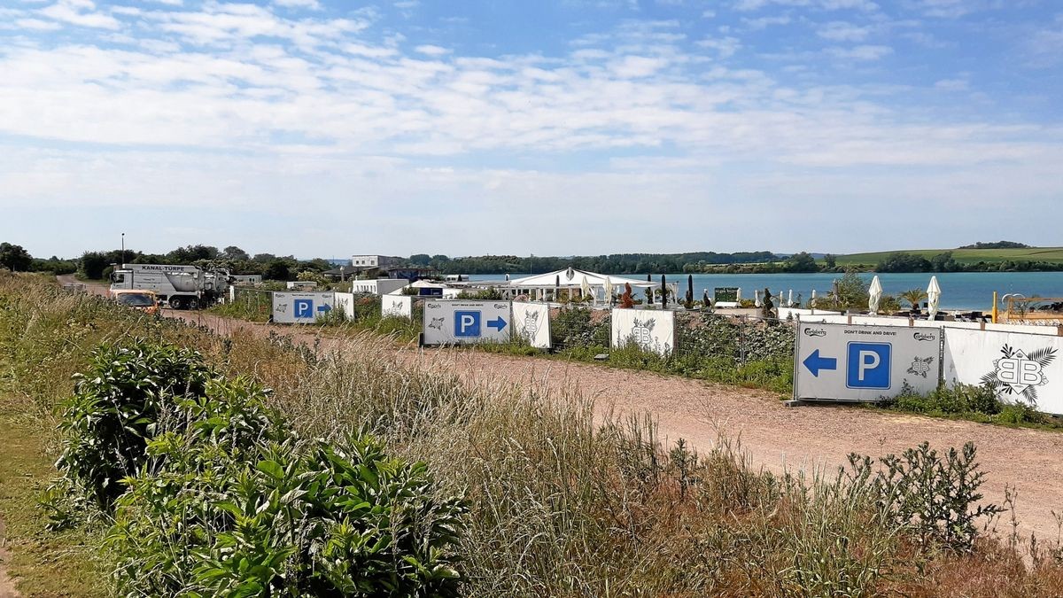 Wie die Stadt Erfurt die Wildparker vom Alperstedter See verscheuchen will