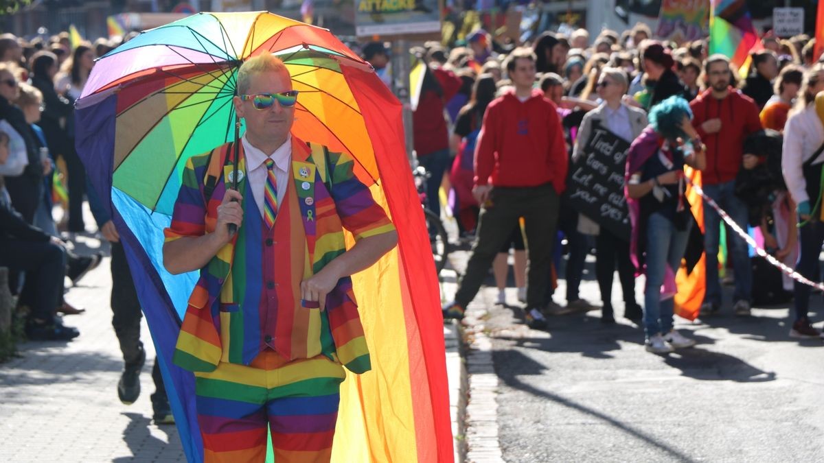 Bunt und präsent zeigten sich die Teilnehmer des CSD in Jena.