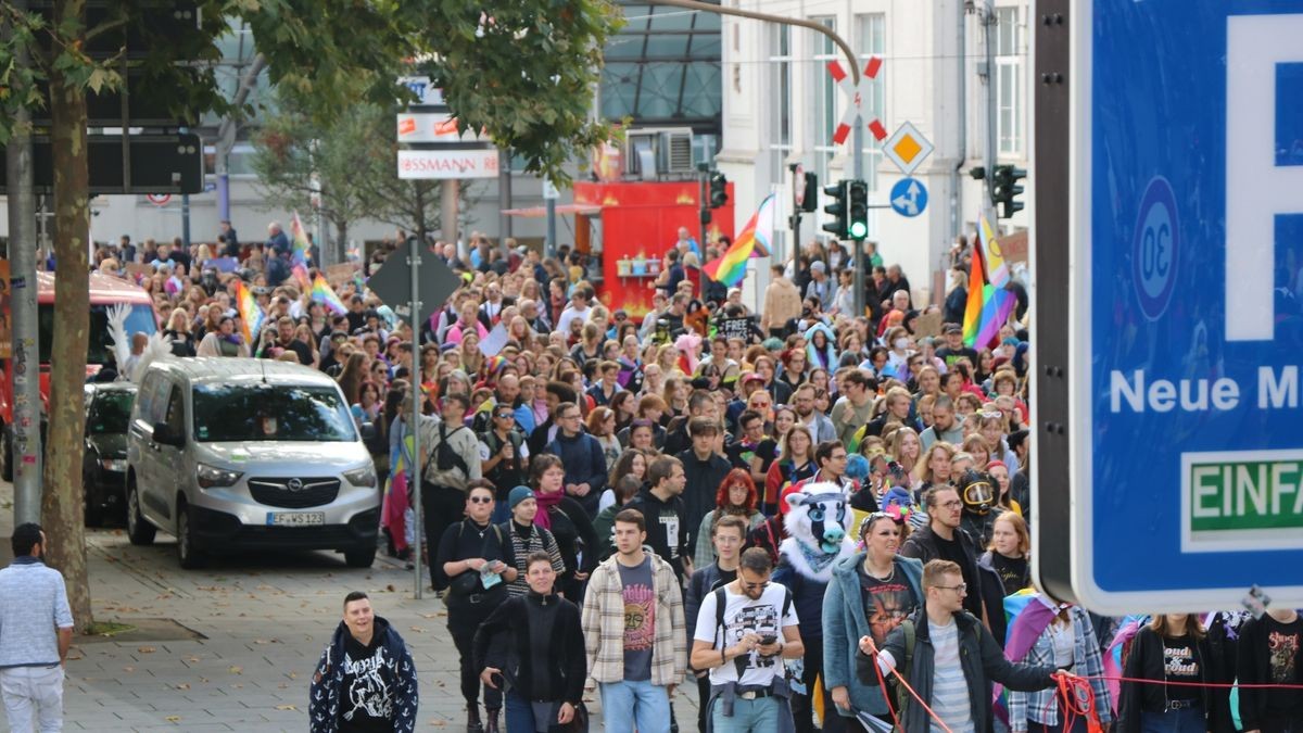 Der Christopher-Street-Day (CSD) brachte in Jena am Sonnabend, 14. Oktober 2023, gut 1000 Menschen für die Rechte von Lesben, Schwulen, Bisexuellen, Transgendern, Intersexuellen und Queeren Personen auf die Straße. 