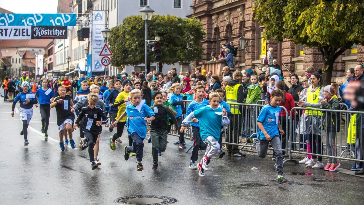 Bereits am Vormittag hatten sich die Kinder und Jugendlichen vor dem Weimarer Goetheplatz gemessen.