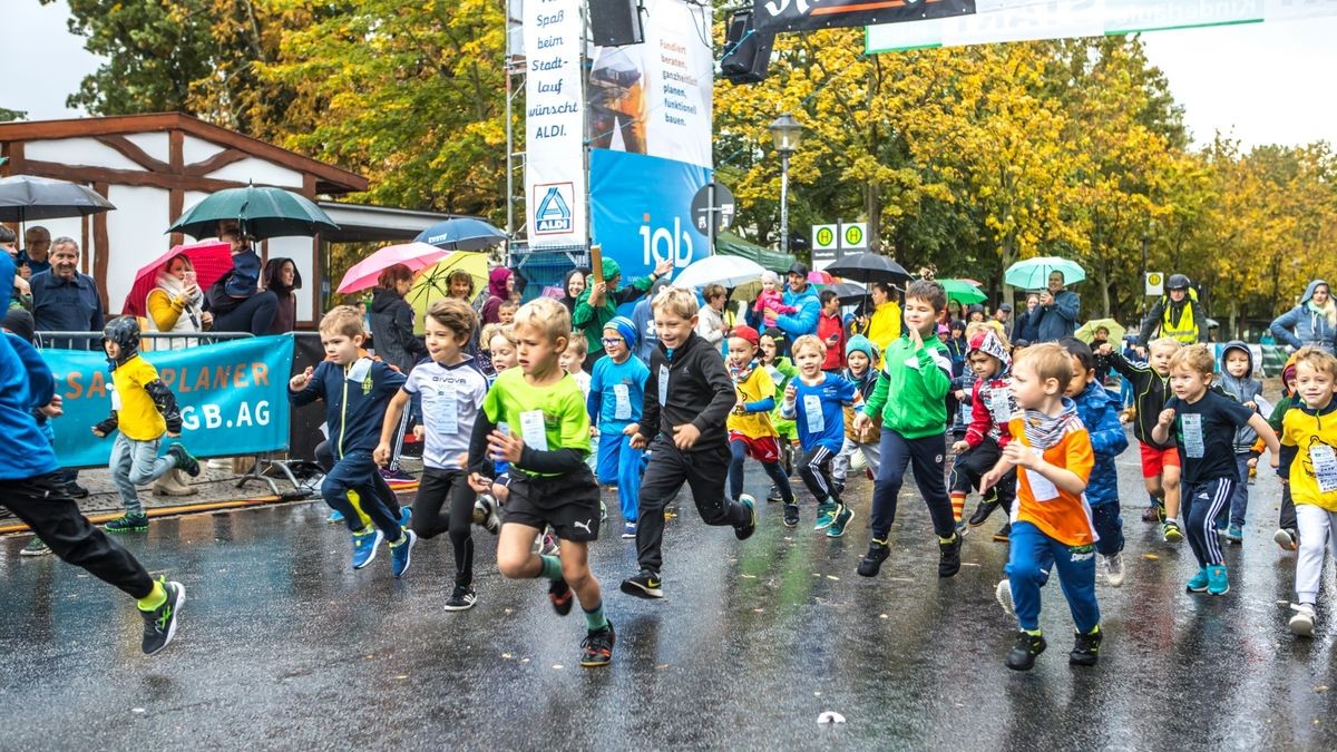 Bereits am Vormittag hatten sich die Kinder und Jugendlichen vor dem Weimarer Goetheplatz gemessen.