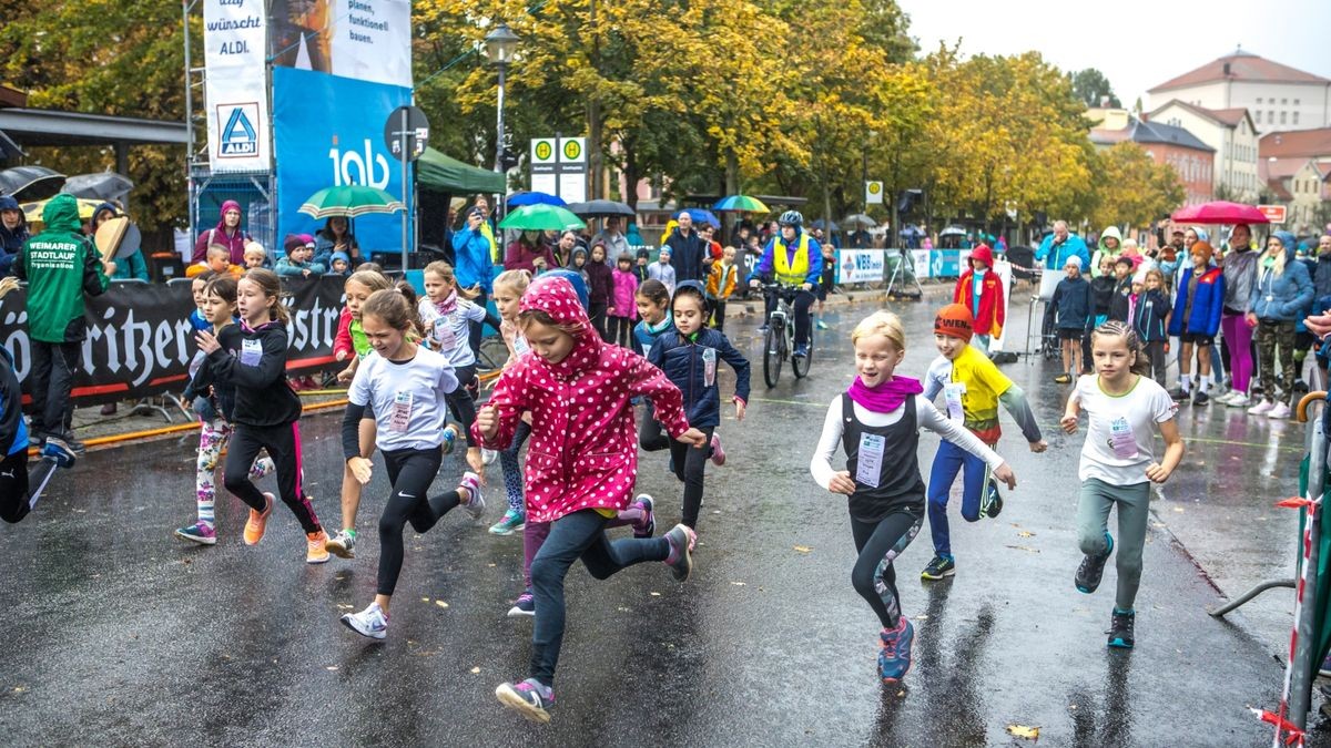 Bereits am Vormittag hatten sich die Kinder und Jugendlichen vor dem Weimarer Goetheplatz gemessen.