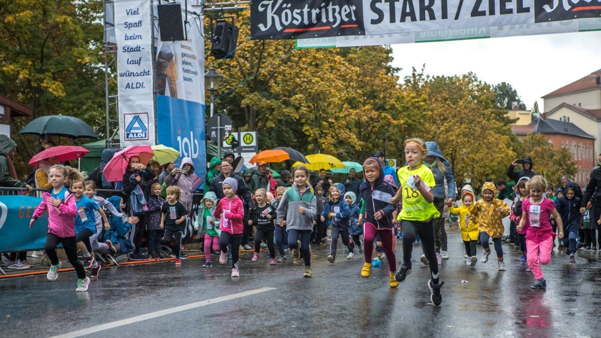 Bereits am Vormittag hatten sich die Kinder und Jugendlichen vor dem Weimarer Goetheplatz gemessen.