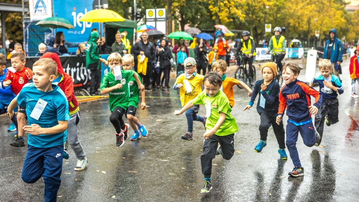 Bereits am Vormittag hatten sich die Kinder und Jugendlichen vor dem Weimarer Goetheplatz gemessen.