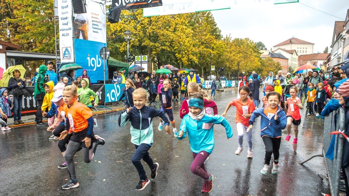 Bereits am Vormittag hatten sich die Kinder und Jugendlichen vor dem Weimarer Goetheplatz gemessen.