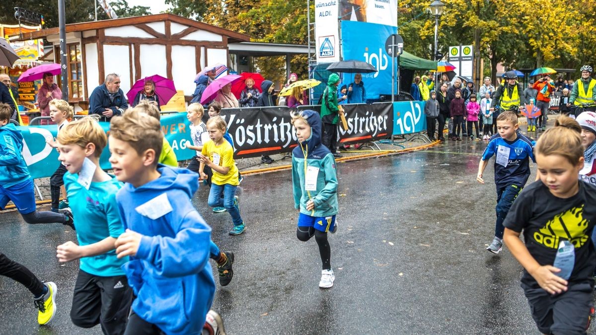 Bereits am Vormittag hatten sich die Kinder und Jugendlichen vor dem Weimarer Goetheplatz gemessen.