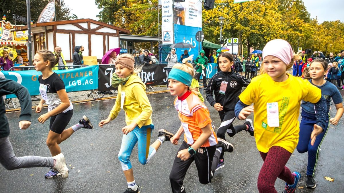 Bereits am Vormittag hatten sich die Kinder und Jugendlichen vor dem Weimarer Goetheplatz gemessen.