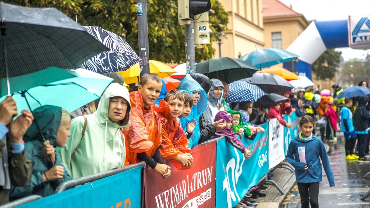 Bereits am Vormittag hatten sich die Kinder und Jugendlichen vor dem Weimarer Goetheplatz gemessen.