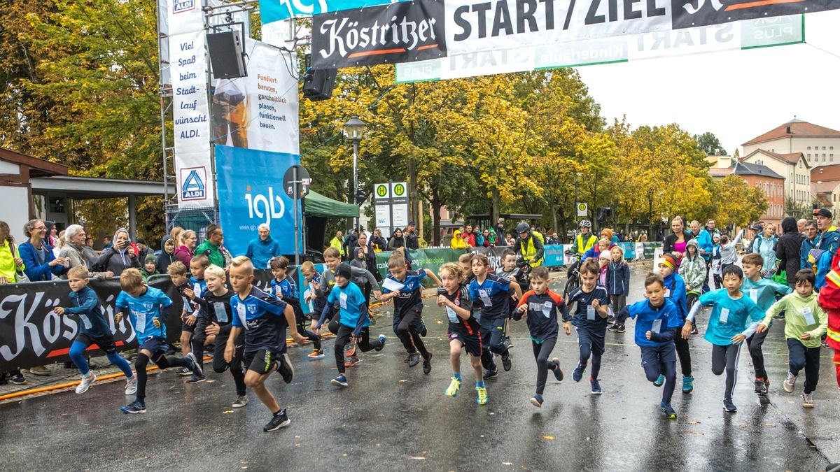 Bereits am Vormittag hatten sich die Kinder und Jugendlichen vor dem Weimarer Goetheplatz gemessen.