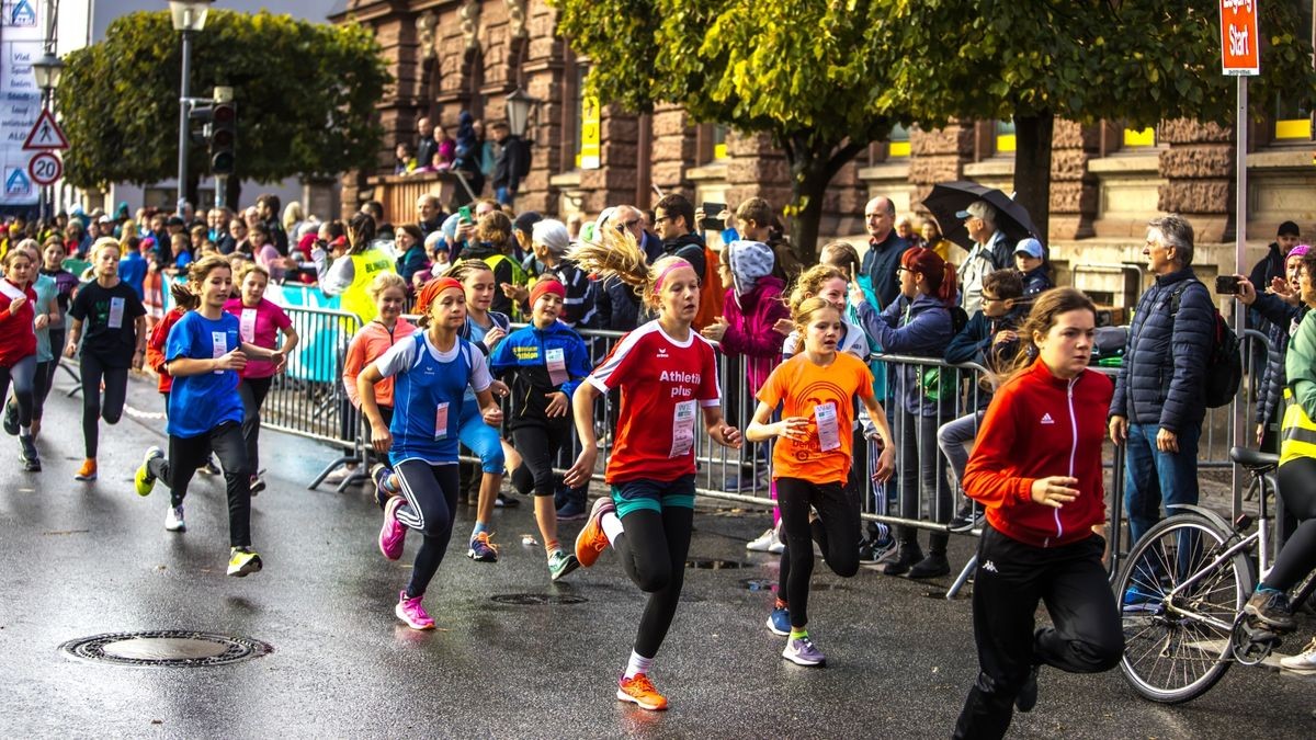 Bereits am Vormittag hatten sich die Kinder und Jugendlichen vor dem Weimarer Goetheplatz gemessen.