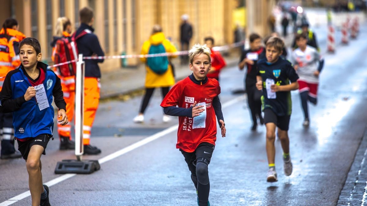 Bereits am Vormittag hatten sich die Kinder und Jugendlichen vor dem Weimarer Goetheplatz gemessen.