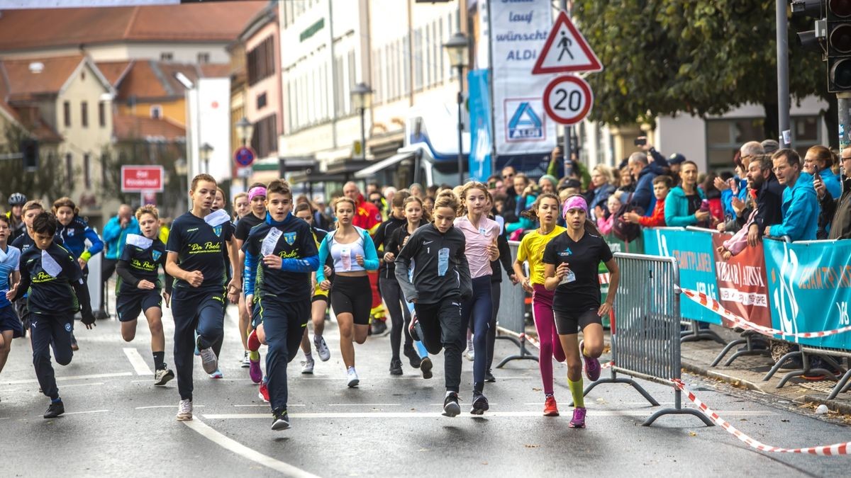 Bereits am Vormittag hatten sich die Kinder und Jugendlichen vor dem Weimarer Goetheplatz gemessen.