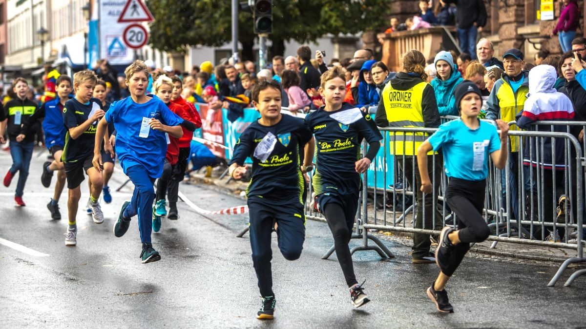 Bereits am Vormittag hatten sich die Kinder und Jugendlichen vor dem Weimarer Goetheplatz gemessen.