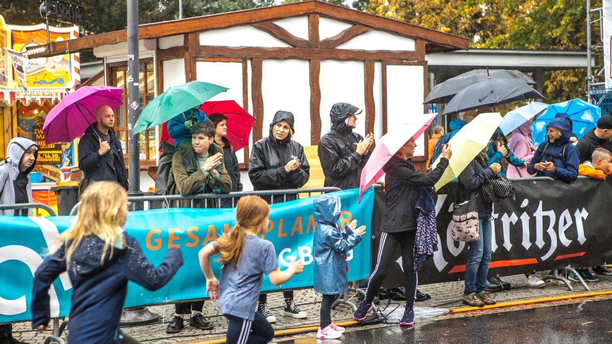 Bereits am Vormittag hatten sich die Kinder und Jugendlichen vor dem Weimarer Goetheplatz gemessen.