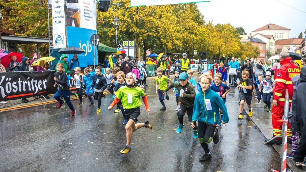 Bereits am Vormittag hatten sich die Kinder und Jugendlichen vor dem Weimarer Goetheplatz gemessen.