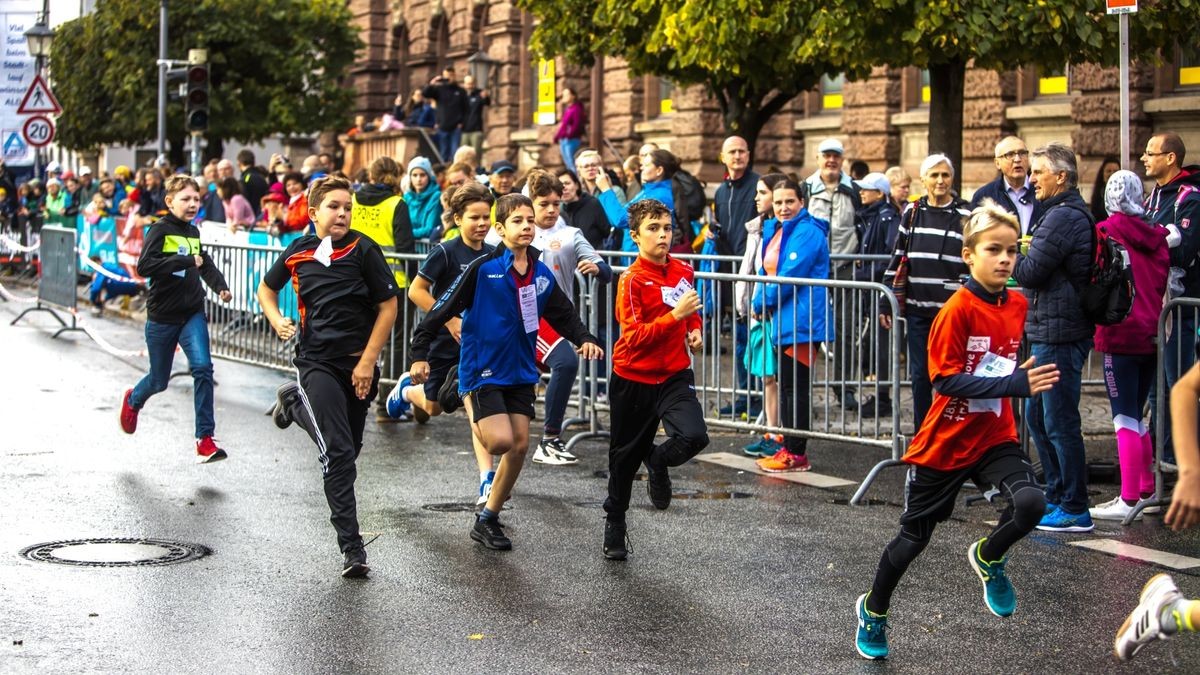 Bereits am Vormittag hatten sich die Kinder und Jugendlichen vor dem Weimarer Goetheplatz gemessen.