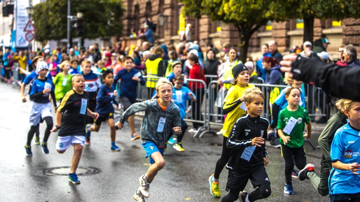 Bereits am Vormittag hatten sich die Kinder und Jugendlichen vor dem Weimarer Goetheplatz gemessen.