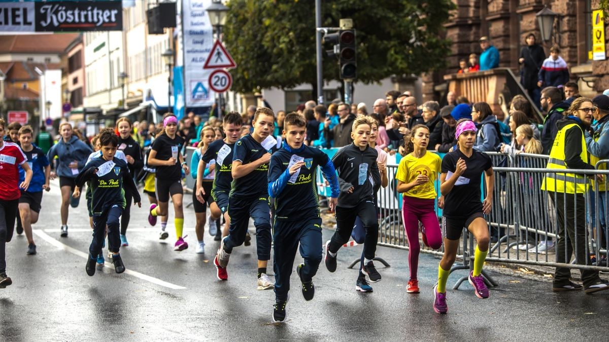 Bereits am Vormittag hatten sich die Kinder und Jugendlichen vor dem Weimarer Goetheplatz gemessen.