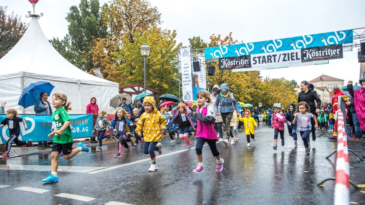 Bereits am Vormittag hatten sich die Kinder und Jugendlichen vor dem Weimarer Goetheplatz gemessen.