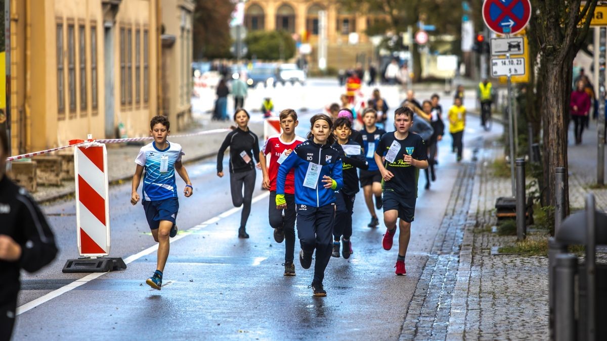 Bereits am Vormittag hatten sich die Kinder und Jugendlichen vor dem Weimarer Goetheplatz gemessen.