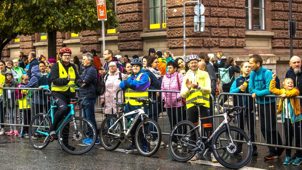 Bereits am Vormittag hatten sich die Kinder und Jugendlichen vor dem Weimarer Goetheplatz gemessen.