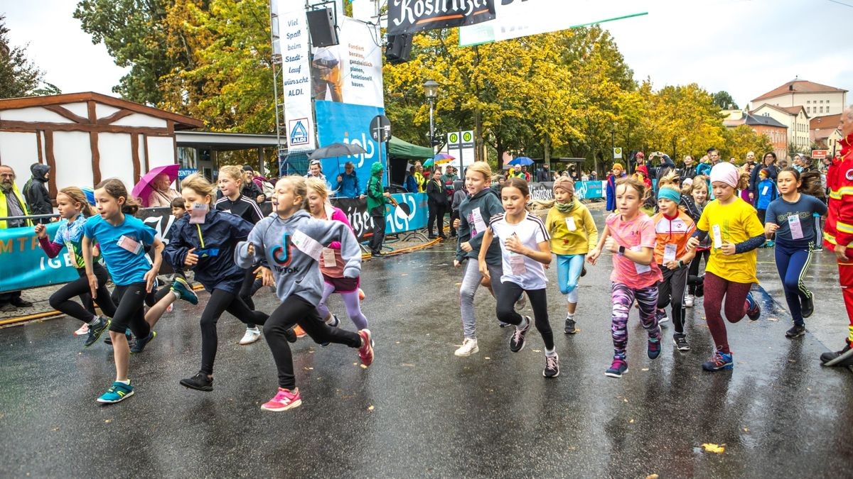 Bereits am Vormittag hatten sich die Kinder und Jugendlichen vor dem Weimarer Goetheplatz gemessen.