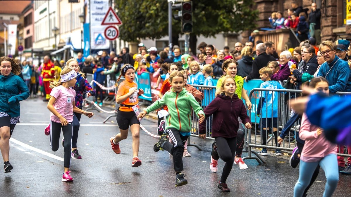 Bereits am Vormittag hatten sich die Kinder und Jugendlichen vor dem Weimarer Goetheplatz gemessen.