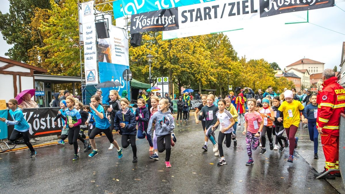 Bereits am Vormittag hatten sich die Kinder und Jugendlichen vor dem Weimarer Goetheplatz gemessen.