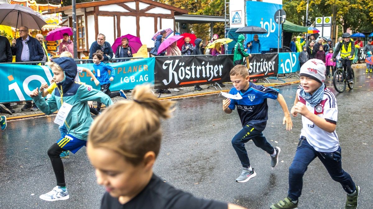 Bereits am Vormittag hatten sich die Kinder und Jugendlichen vor dem Weimarer Goetheplatz gemessen.