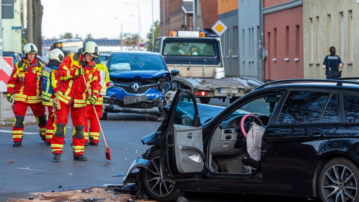 Mehrere Personen wurden bei dem Unfall verletzt.