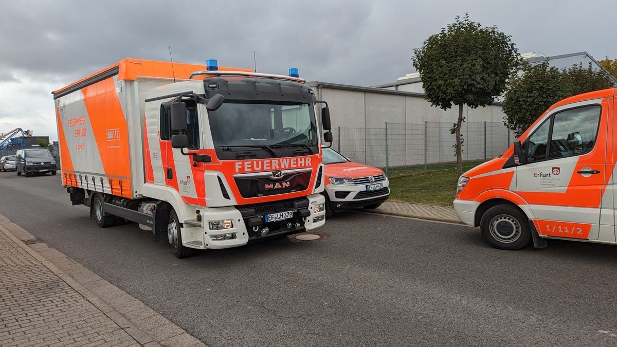 Auf dem Gelände eines Autohauses brannten mehrere Fahrzeuge.