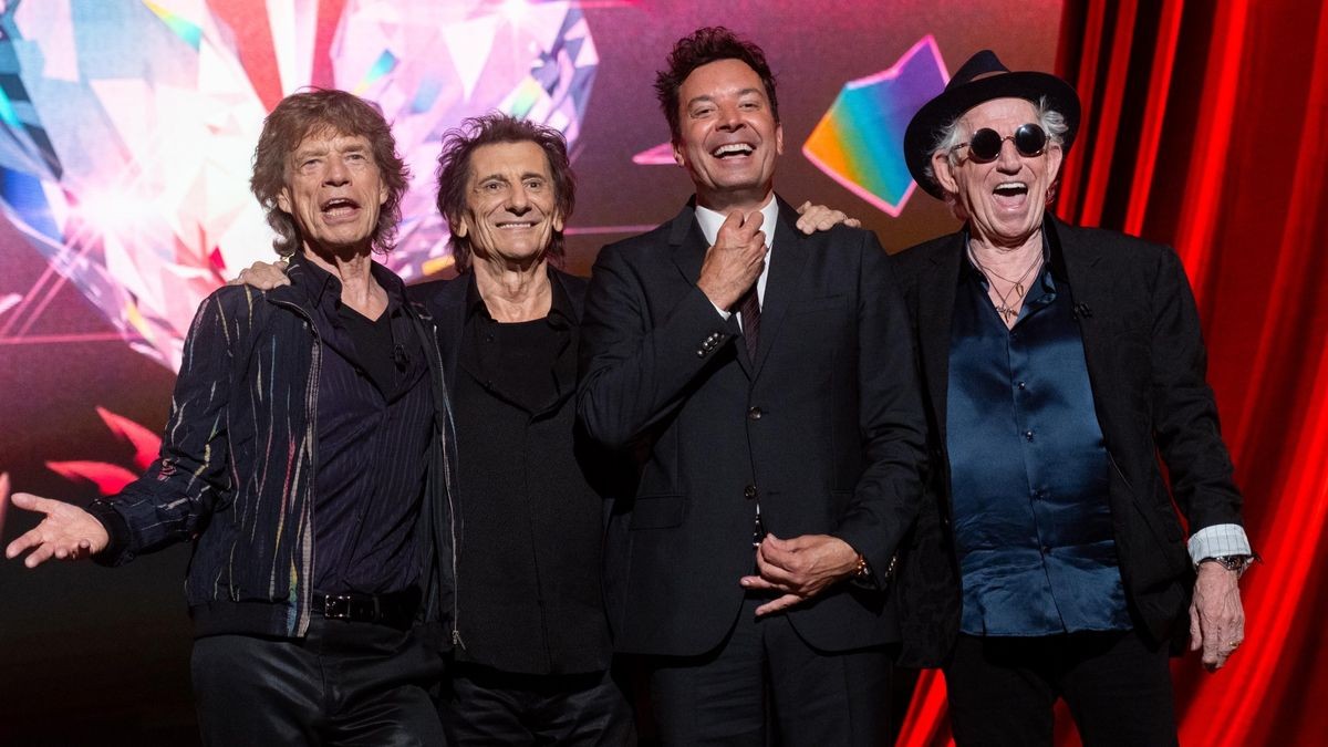 Mick Jagger, Ronnie Wood and Keith Richards posieren in London mit Jimmy Fallon (2. von rechts), der das Event moderierte.