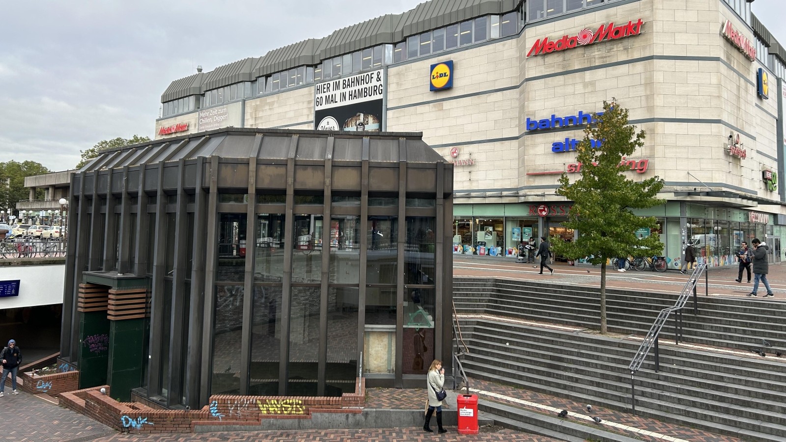 Bahnhof Altona Lidl mietet ExMcDonald‘sFiliale was sind die Pläne?